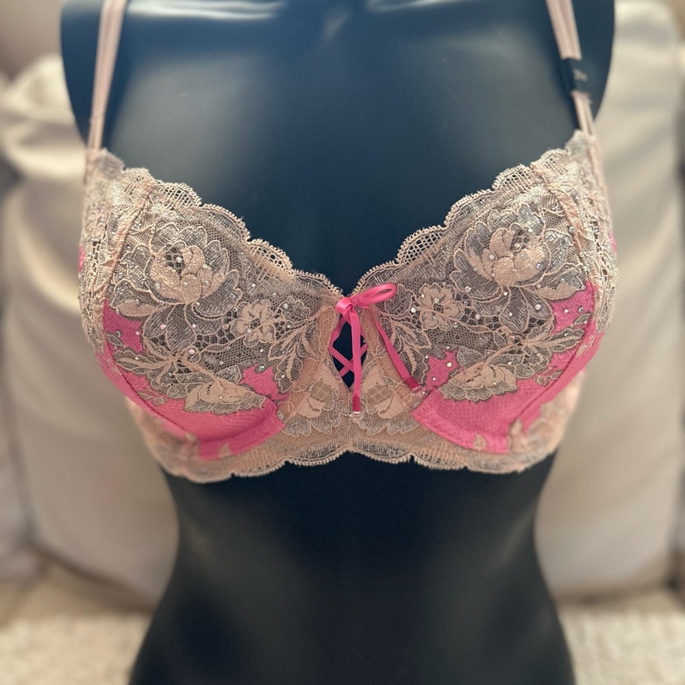 Elegant Pink Lace Bra